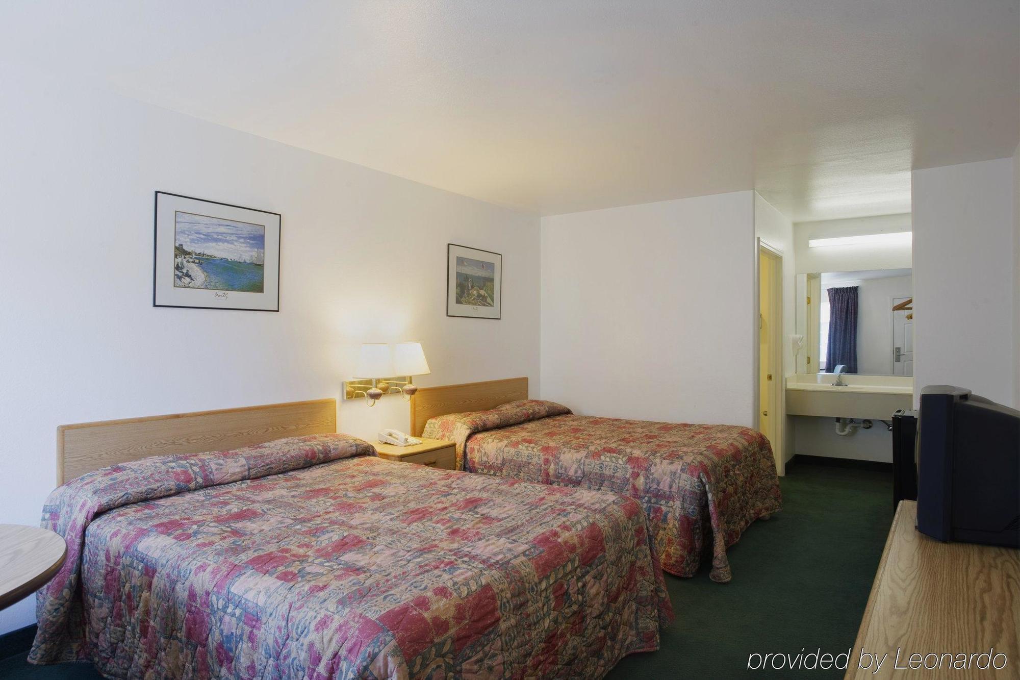 Royal Inn Watsonville Room photo